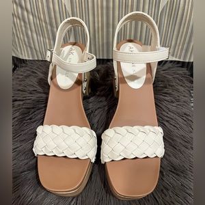 Anne Klein Loris Ivory Woven Platform Sandal Ankle Strap Chunk Heel Size 9.5 New